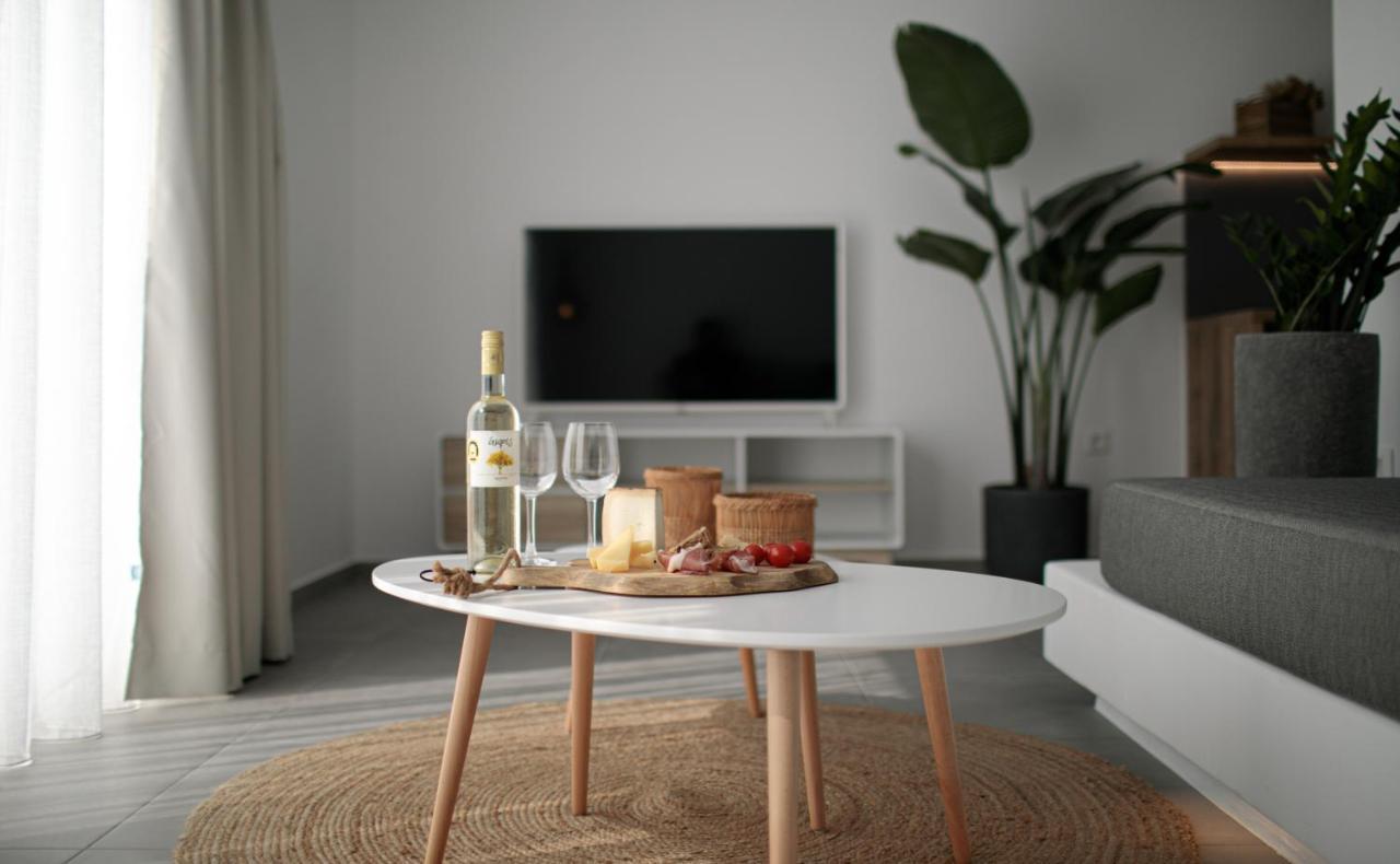Seanfinity Beachfront Suites Mikri Vigla Eksteriør bilde