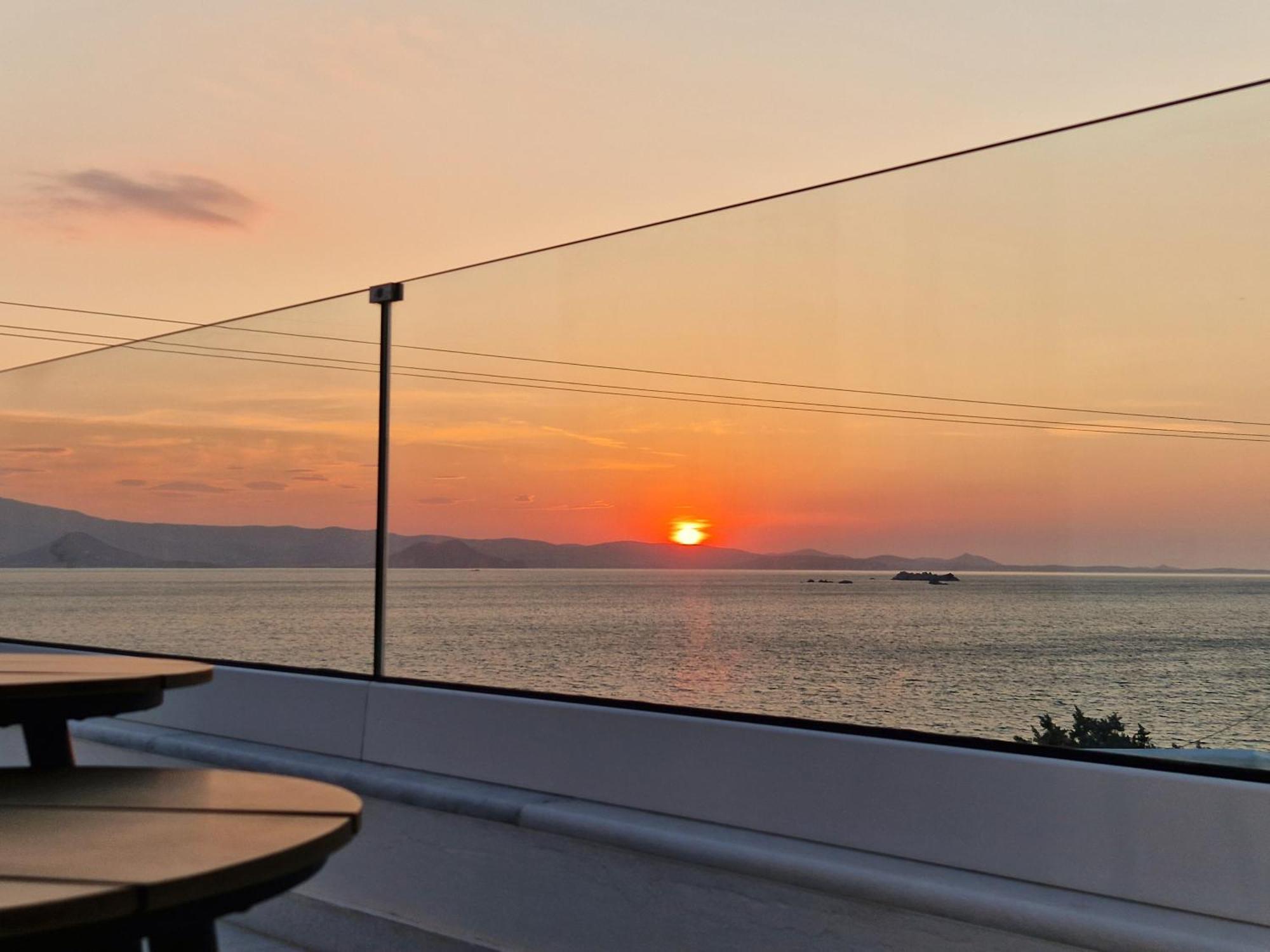 Seanfinity Beachfront Suites Mikri Vigla Rom bilde